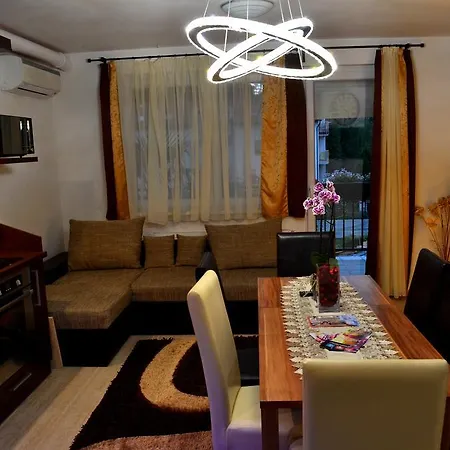 Balint & Timi Wellness Apartman Apartmán *