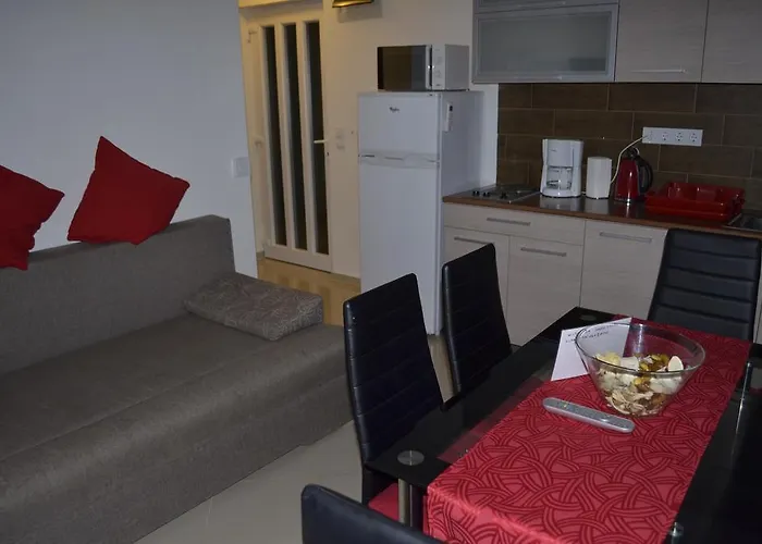 Апартаменты Balint & Timi Wellness Apartman Шиофок