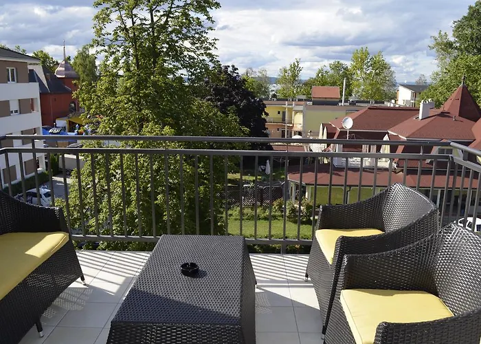 Balint & Timi Wellness Apartman Апартаменты Шиофок