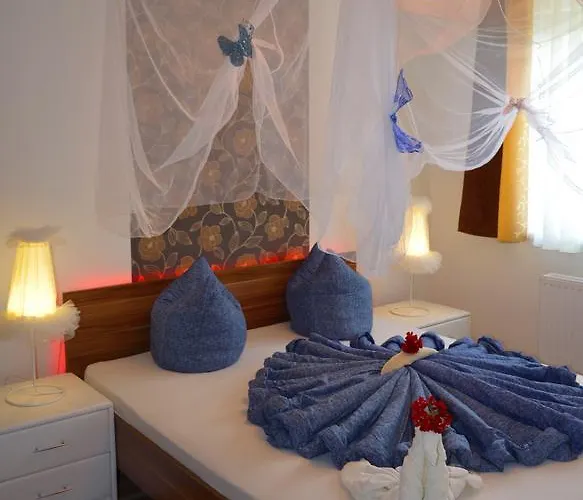 Апартаменты Balint & Timi Wellness Apartman Шиофок